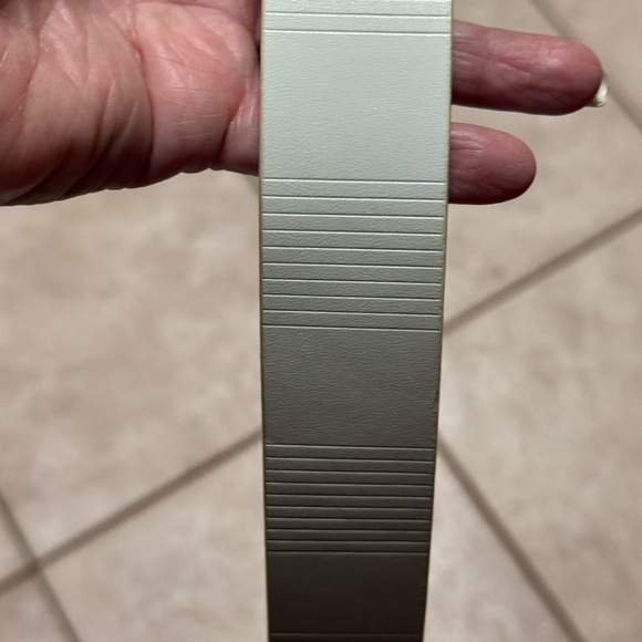 Tiger Woods White Leather Belt Size 42 - Picture 5 of 9